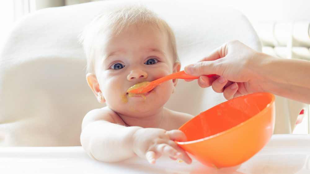 Feeding Babies: A Definitive Guide for a First Time Mom!